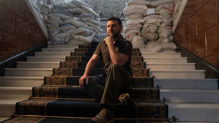 Ο Ζελένσκι δοκιμάζει τα όριά του, εξαντλείται η υπομονή της Δύσης – «Στραγγαλίζει» τις υπηρεσίες καταπολέμησης της διαφθοράς μετά το πογκρόμ