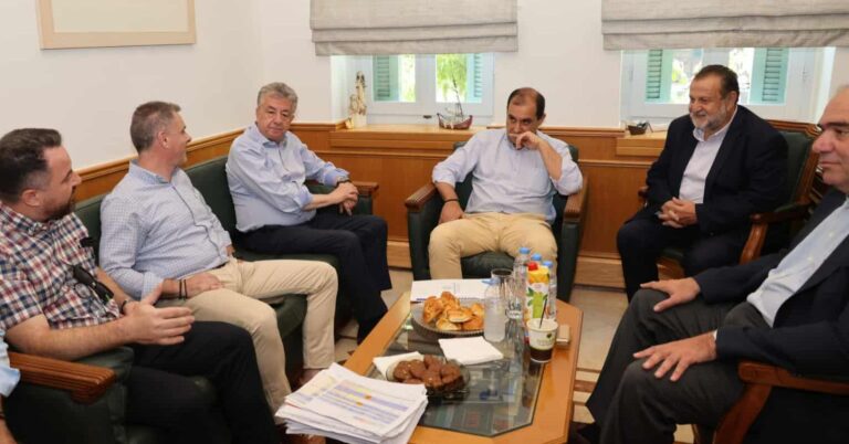 Ηράκλειο: Σύσκεψη για τις σεισμόπληκτες περιοχές παρουσία του υφυπουργού Κ. Κατσαφάδου