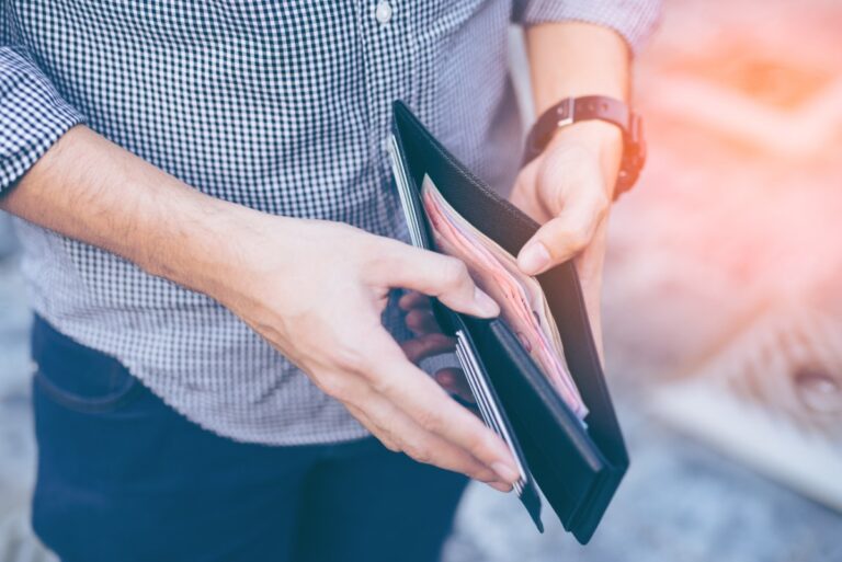 Eurostat: Δεύτερος χειρότερος στην ΕΕ ο μέσος μισθός στην Ελλάδα λίγο πάνω από την Βουλγαρία που ανέτρεψαν οι πολίτες την κυβέρνηση