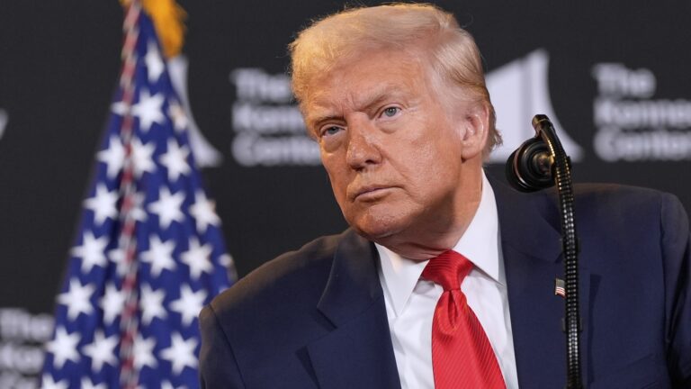 FT: Η διαμάχη για τη Γροιλανδία εκτροχιάζει τη συμφωνία ειρήνευσης στην Ουκρανία