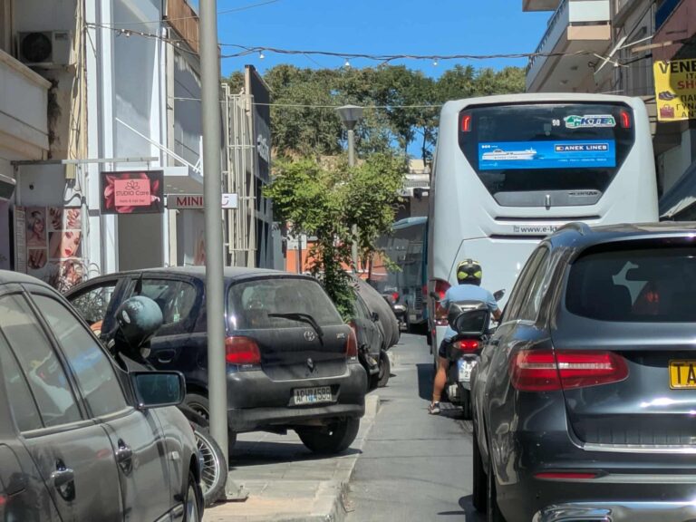 Χανιά υπό ασφυξία: Κυκλοφοριακό χάος κάθε φορά που καταφθάνει κρουαζιερόπλοιο