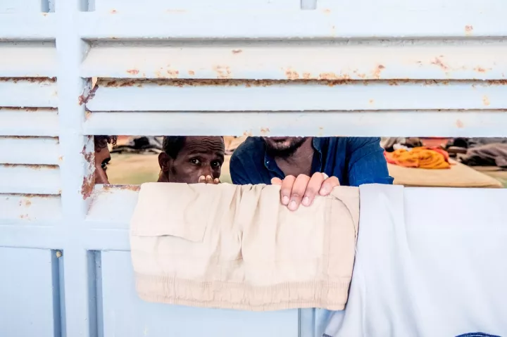 Επέμβαση Μαξίμου για το μεταναστευτικό: Μεταφορά εκατοντάδων ατόμων από την κυβέρνηση