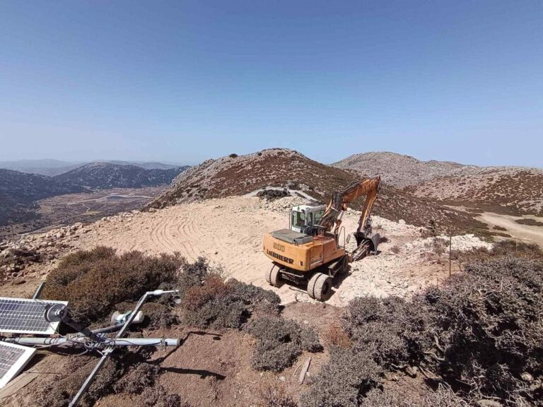 Κρήτη: Μπουλντόζα γκρέμισε αυθαίρετα μετεωρολογικό σταθμό στα Λευκά Όρη