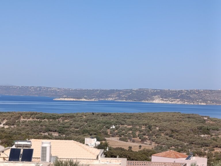 Έντονες εκρήξεις στον ουρανό της Σούδας: Τι συνέβη;