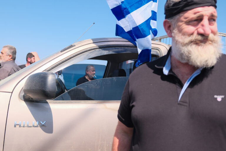 Κινητοποίηση αγροτοκτηνοτρόφων: Θα τους τρέχουν στα δικαστήρια για παρακώλυση συγκοινωνιών