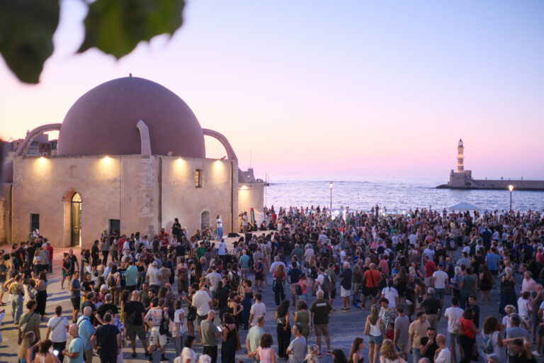 «Δικαιοσύνη για τα Τέμπη»: Μαζική συγκέντρωση και πορεία και στα Χανιά | Φωτός+Βίντεο