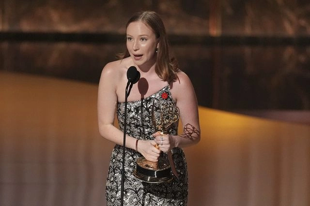 Emmy 2025: Το ηχηρό μήνυμα της Hannah Einbinder για τη Γάζα – “Υποχρέωσή μου ως Εβραία ο διαχωρισμός από το Ισραήλ”