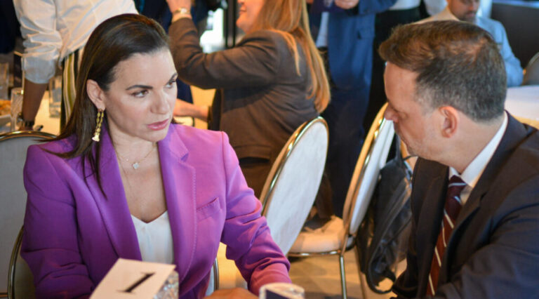 Όλγα Κεφαλογιάννη – Χάρης Δούκας: Συνεχίζεται η κόντρα για τα γκράφιτι κατά του Ισραήλ