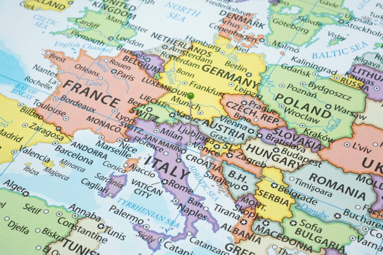 Ηγέτες αδύναμοι, πολίτες θυμωμένοι: Οι χώρες της Ευρώπης μοιάζουν ακυβέρνητες