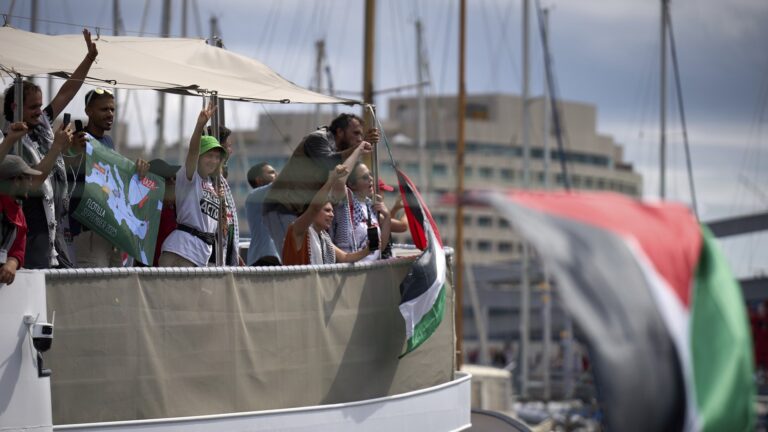 Ιταλία και Ισπανία στέλνουν πολεμικά πλοία για να προστατέψουν την αποστολή Global Sumud Flottilla – Αμηχανία και μισόλογα από την Ελλάδα