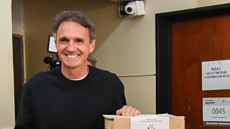 Γαβριήλ Κατωπόδης: Ο κεντροαριστερός Λευκαδίτης γκρεμίζει τον Μιλέι στην Αργεντινή – Τι σημαίνει η νίκη του στο Μπουένος Άιρες