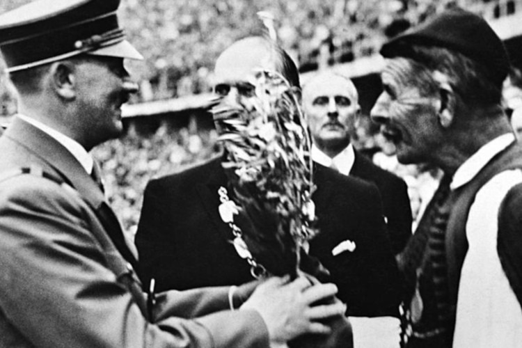 Ελλάδα – Ισραήλ: Υπάρχουν πολλές δικαιολογίες για να σφίξεις το χέρι του Χίτλερ