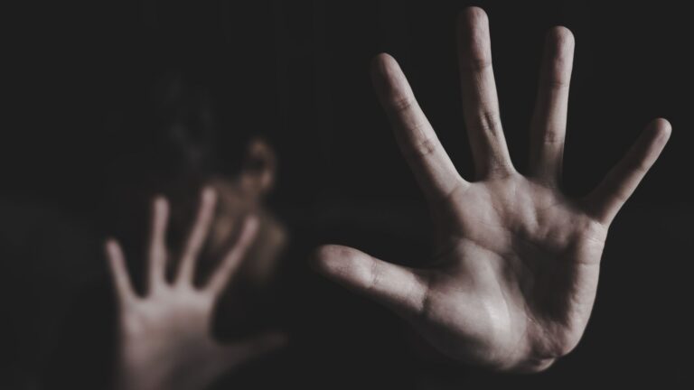 Κρήτη: Σοκάρουν οι αποκαλύψεις για το ζευγάρι που κακοποιούσε τα 8 παιδιά του – Τους έδιναν ηρεμιστικά, τα χτυπούσαν, εντοπίστηκαν και εγκαύματα