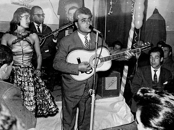 Γιατί ο Στέλιος Καζαντζίδης σταμάτησε να τραγουδάει σε νυχτερινά κέντρα