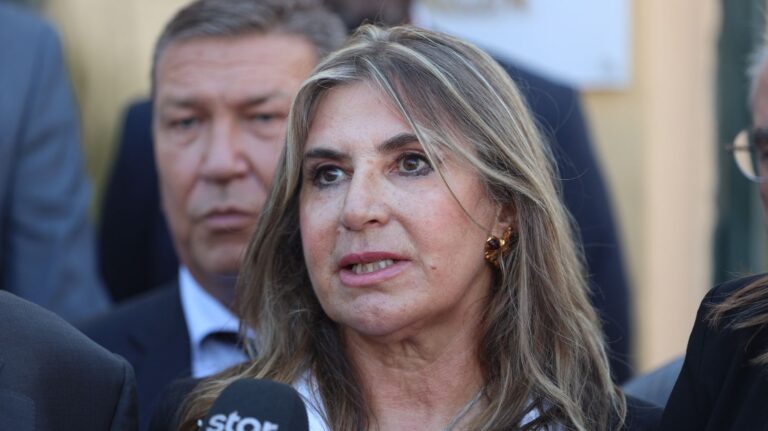 Συγκλονιστική κατάθεση της χήρας του Σήφη Βαλυράκη: «Ήταν σφαγιασμένος – Τον προκάλεσαν και τον δολοφόνησαν»