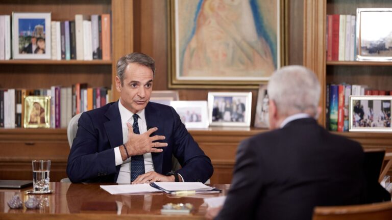 Κ. Μητσοτάκης: “Ώπα, ώπα… καμία Κρήτη δεν βουλιάζει από μετανάστες”