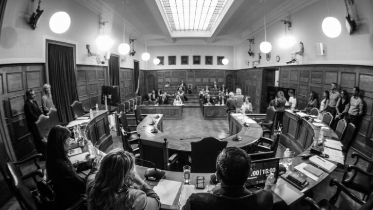 Ωραία αρχίσαμε – Κρύβουν από την εξεταστική «Φραπέ», «Χασάπη», Πόπη με την πόρσε και βουλευτές