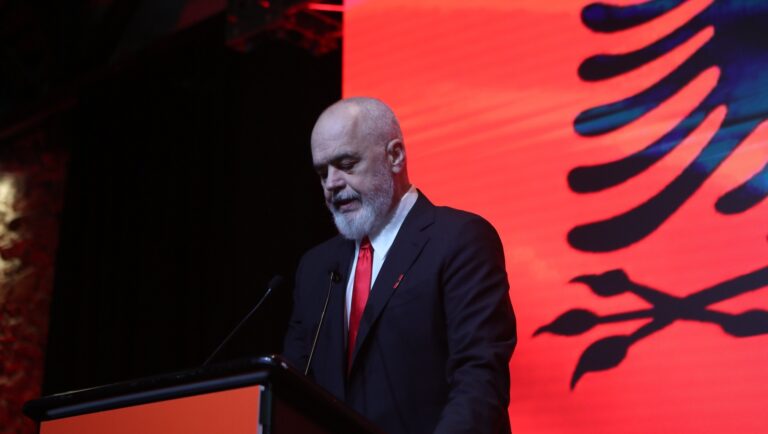 Η Αλβανία διορίζει την πρώτη υπουργό στον κόσμο δημιουργημένη από τεχνητή νοημοσύνη