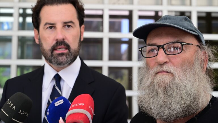 Τέμπη: «Πόρτα» από τον Άρειο Πάγο στους συγγενείς για συνέχιση της ανάκρισης και εκταφή νεκρών – Ρήγμα στην κυβέρνηση για Ρούτσι