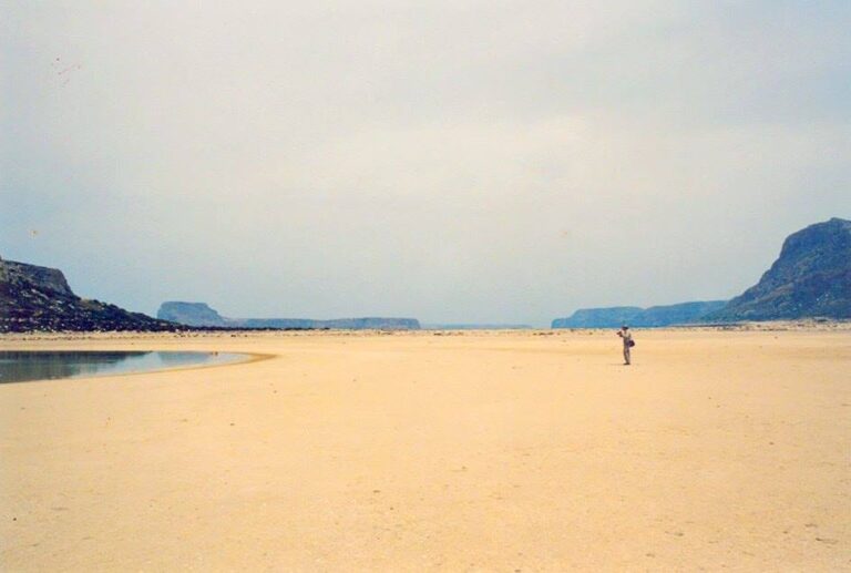 «Δεν είναι το φεγγάρι, δεν είναι η έρημος Καλαχάρι….είναι ο Μπάλος πριν ακόμα πατήσει το βρώμικο πόδι μας….»