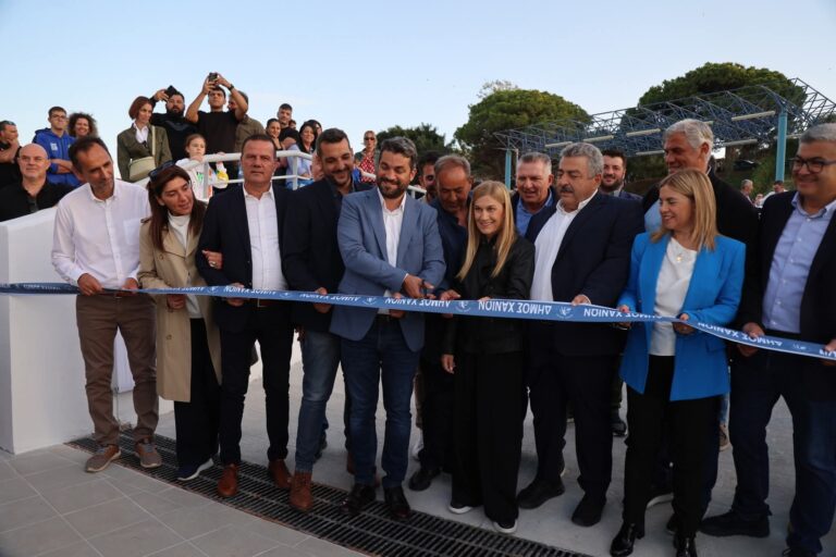 Χανιά: Εγκαινιάστηκαν οι νέες δημοτικές πισίνες στον Κλαδισό – Ένα «θαύμα» 4 μηνών για τον αθλητισμό και την τοπική κοινωνία