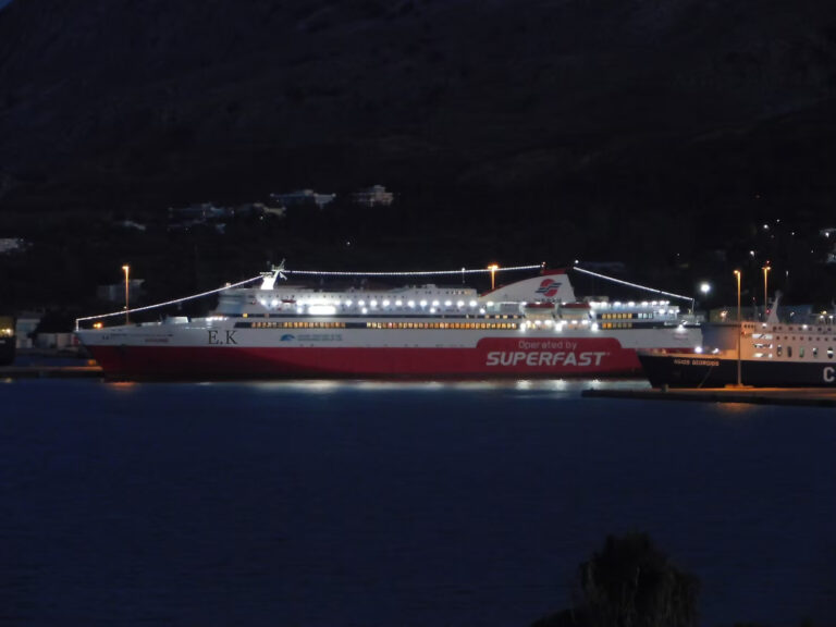 Νέα ώρα αναχώρησης από τον Πειραιά για τα πλοία των Χανίων