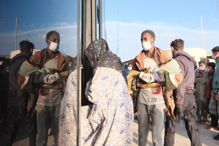 Μεταναστευτικό στην Κρήτη: Η επικοινωνία υποκαθιστά την πολιτική – και οι ροές συνεχίζονται