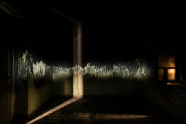 Φωτογραφίες από τις στάχτες: Συνεχίζεται μέχρι 30 Νοέμβρη η έκθεση «Πυρο[γραφίες]» του Μιχάλη Πολυχρονάκη