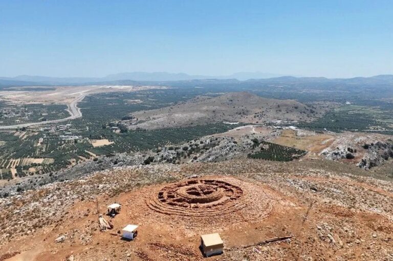 Βουλή: «Μάχη» για το μνημείο στην Παπούρα – Διεθνής αναγνώριση και το ερώτημα για τα ραντάρ στο Καστέλλι