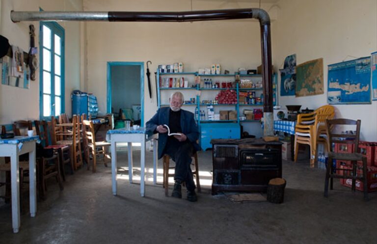 Ο τελευταίος καφές στην ύπαιθρο: Η τεκμαρτή φορολόγηση της ΝΔ οδηγεί στο κλείσιμο των παραδοσιακών καφενείων στην Κρήτη