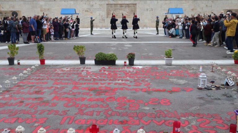 Τι προβλέπει η τροπολογία για τον Άγνωστο Στρατιώτη που κατατέθηκε στη Βουλή – Σε θέσεις μάχης τα κόμματα