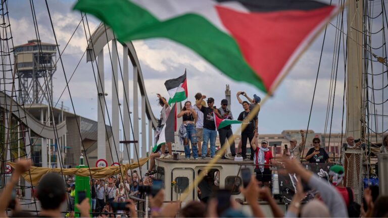 Το Ισραήλ στήνει προβοκάτσια; Ξαφνικά “ανακάλυψαν” έγγραφα που αποκαλύπτουν άμεση εμπλοκή της Χαμάς στην χρηματοδότηση του στολίσκου προς τη Γάζα – Αμφιλεγόμενη στάση από Ελλάδα και Ιταλία