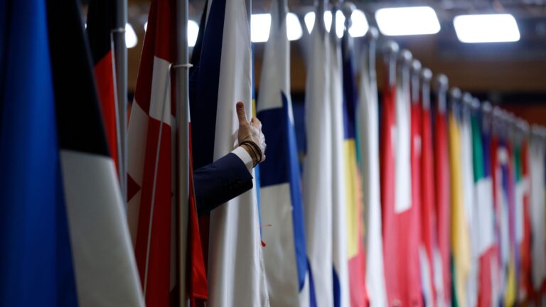 Σύνοδος Κορυφής: Διχάζει η χρήση των «παγωμένων» ρωσικών περιουσιακών στοιχείων – Θα κυνηγήσουμε όποιον «κλέψει» τα χρήματά μας, προειδοποιεί η Μόσχα