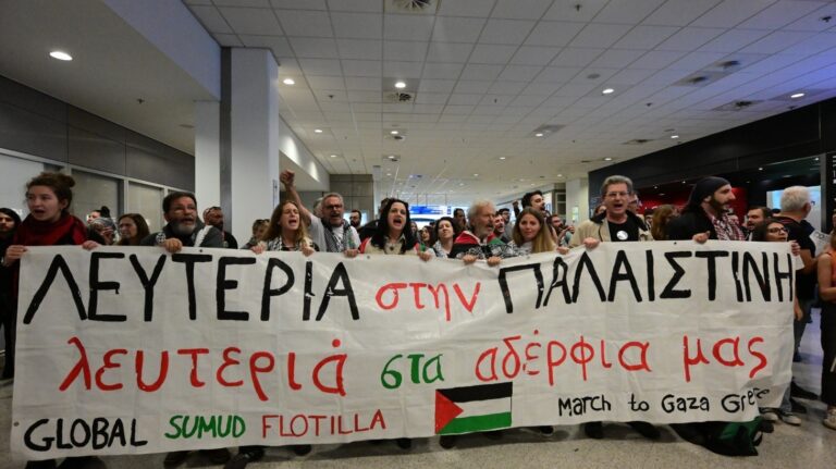 Συγκλονιστικές μαρτυρίες των μελών του στολίσκου της Γάζας – Καταγγέλλουν ξυλοδαρμούς, βασανιστήρια και εξευτελισμούς κατά την κράτησή τους στο Ισραήλ – Το Ισραήλ αρνείται τα πάντα