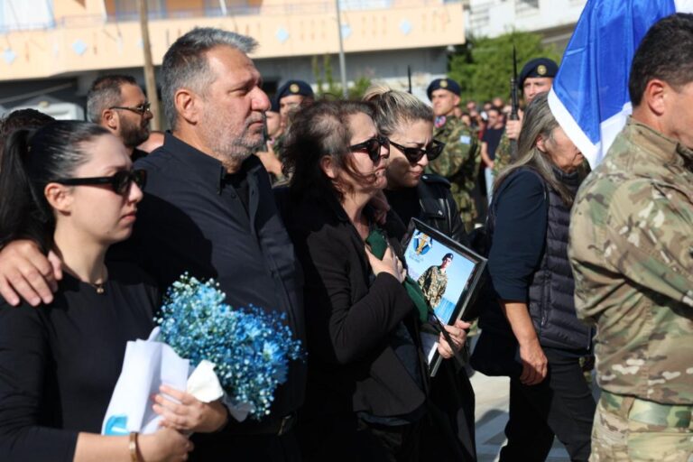 Τυμπάκι: Δάκρυα και βουβός πόνος στην κηδεία του 19χρονου Ραφαήλ…