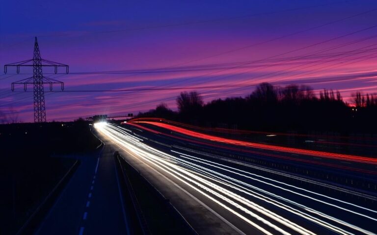 Επαναστατική τεχνολογία παίρνει τη σκυτάλη από την ηλιακή ενέργεια και παράγει ενέργεια στο νυχτερινό περιβάλλον