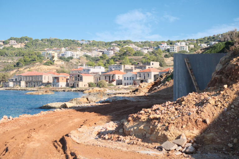 Τι ισχύει με τα έργα που γίνονται πάνω στον αιγιαλό κοντά στην περιοχή της Κουλούρας;