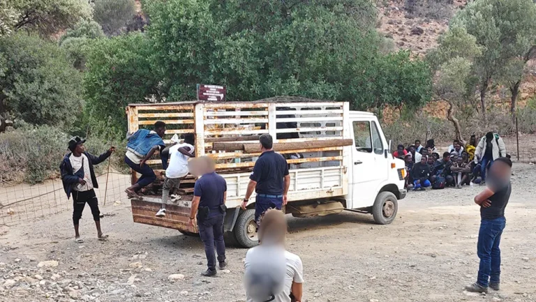 Κρήτη: Μετανάστες στις καρότσες του… λιμενικού