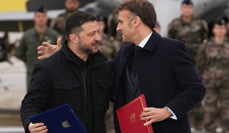 Συμφωνία – μαμούθ για αγορά 100 Rafale, ενώ η Ουκρανία βυθίζεται σε σκάνδαλα και το ταμείο είναι… μείον