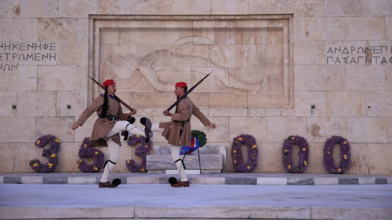 «Καμπανάκι» από την Ένωση για τα Δικαιώματα του Ανθρώπου: Παραβιάζει το Σύνταγμα η απαγόρευση στον Άγνωστο Στρατιώτη