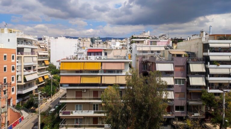 Eurostat: Τα ελληνικά νοικοκυριά αντιμετωπίζουν δυσανάλογο κόστος στέγασης, καταγράφοντας το υψηλότερο βάρος στην ΕΕ