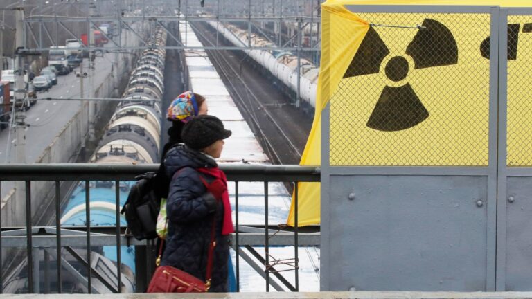 Η Greenpeace καταγγέλλει «εντατικοποίηση» εμπορίου πυρηνικών υλικών μεταξύ Γαλλίας και Ρωσίας εν μέσω πολέμου στην Ουκρανία