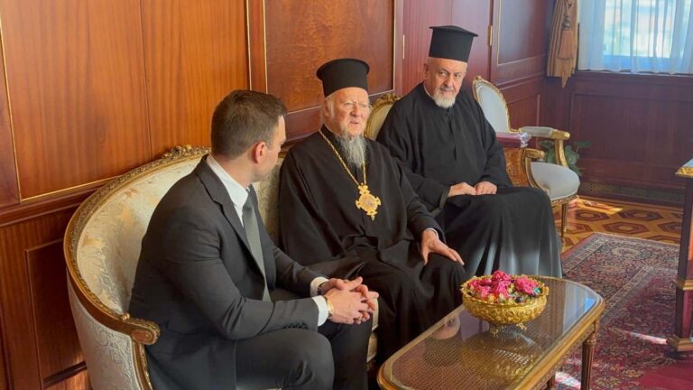 Συνάντηση Κασσελάκη με Βαρθολομαίο στο Φανάρι: «Το Κίνημα Δημοκρατίας στηρίζει το Οικουμενικό Πατριαρχείο»