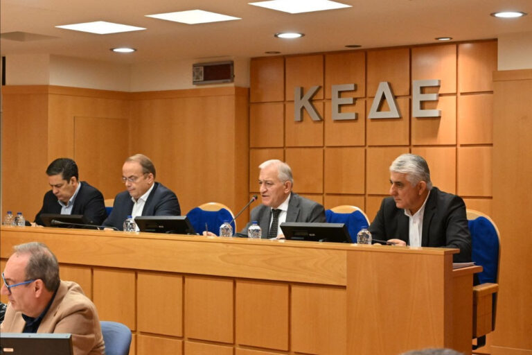 Συμβολικό «λουκέτο» στους δήμους στις 19 Δεκεμβρίου