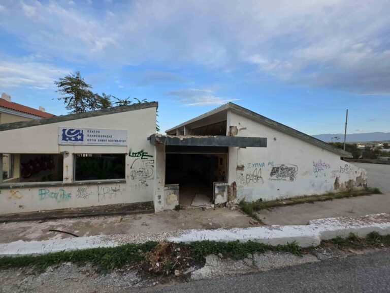 «Λαϊκή Συσπείρωση Πλατανιά»: SOS για την εγκατάλειψη του Κολυμπαρίου – Ζητούν άμεσα έργα και υποδομές