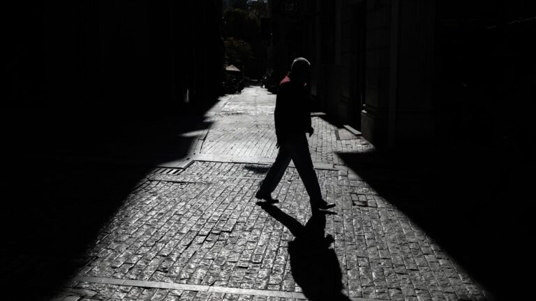 Στον πάτο της Ευρώπης η Ελλάδα στο κατά κεφαλήν εισόδημα, δεν έχει ανακάμψει από την κρίση – Στοιχεία-σοκ από την Eurostat