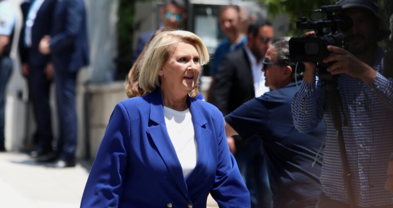 Η Βούλτεψη ξεκινά πόλεμο με Πλεύρη: «Αποτυχία η ακροδεξιά μεταναστευτική πολιτική… Και για παραβίαση της Συνθήκης της Γενεύης θα κατηγορηθούμε… Γινόμαστε υποχείριο της Γερμανίας»