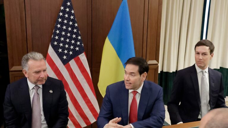 Ξεκίνησαν οι ειρηνευτικές συνομιλίες ΗΠΑ-Ουκρανίας – Δεν αποκλείουν να κάνει πίσω το Κίεβο στις εδαφικές παραχωρήσεις