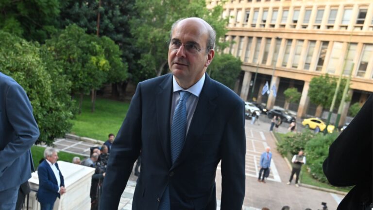 Τι λέει ο Κ. Χατζηδάκης για τη σημερινή συνάντηση με τους αγρότες της Κρήτης