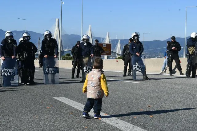 Δικογραφία για τα επεισόδια στην αγροτική κινητοποίηση στη γέφυρα Ρίου Αντιρρίου